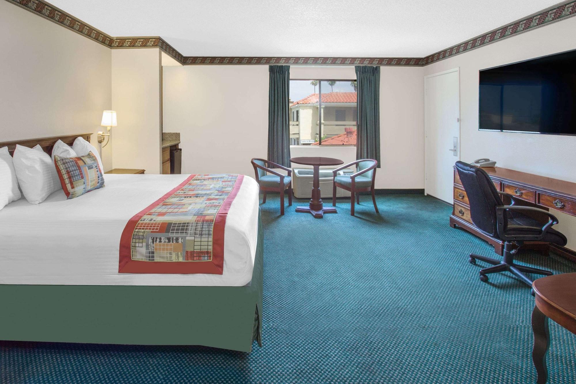 Travelodge By Wyndham Costa Mesa Newport Beach Hacienda Екстер'єр фото