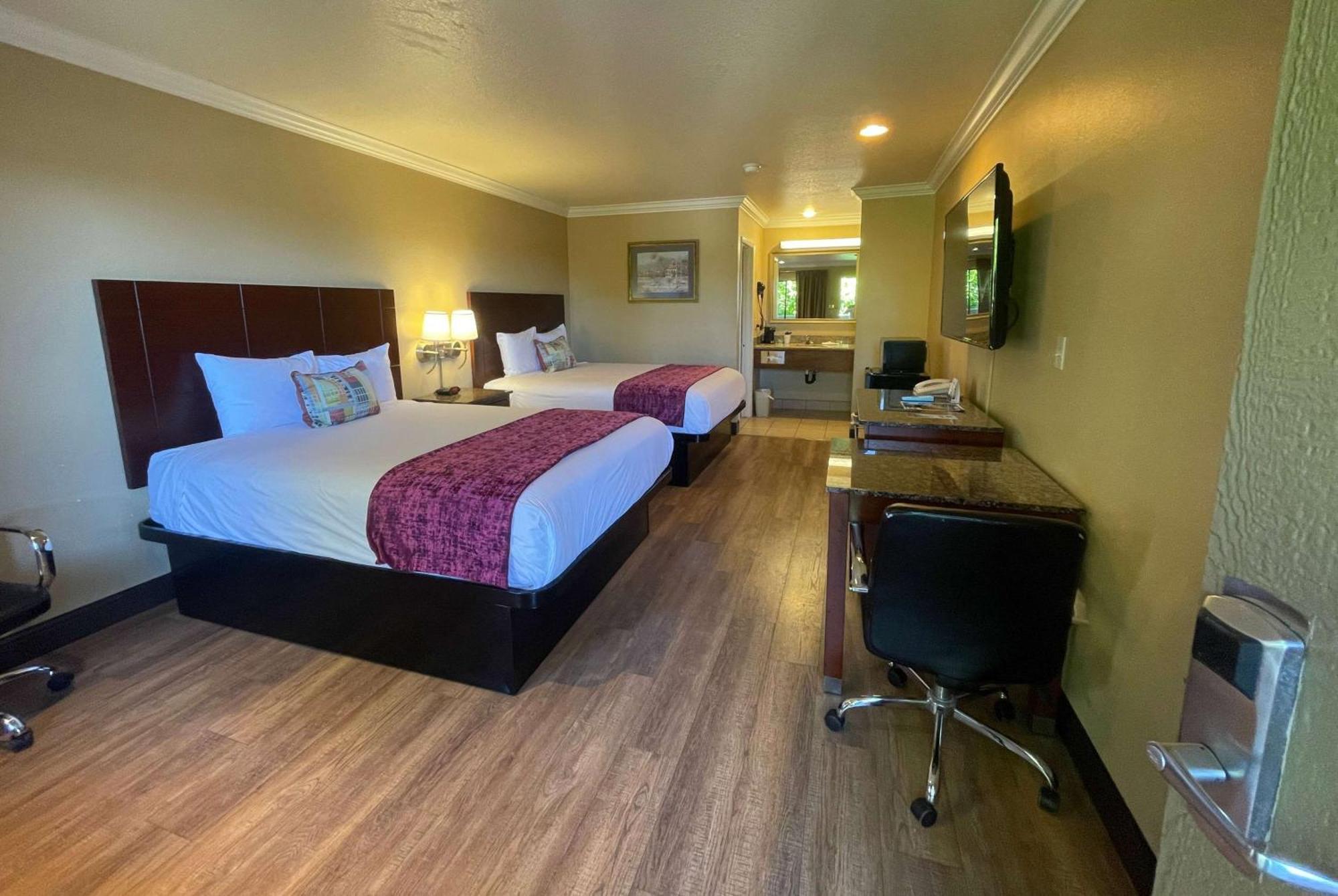 Travelodge By Wyndham Costa Mesa Newport Beach Hacienda Екстер'єр фото