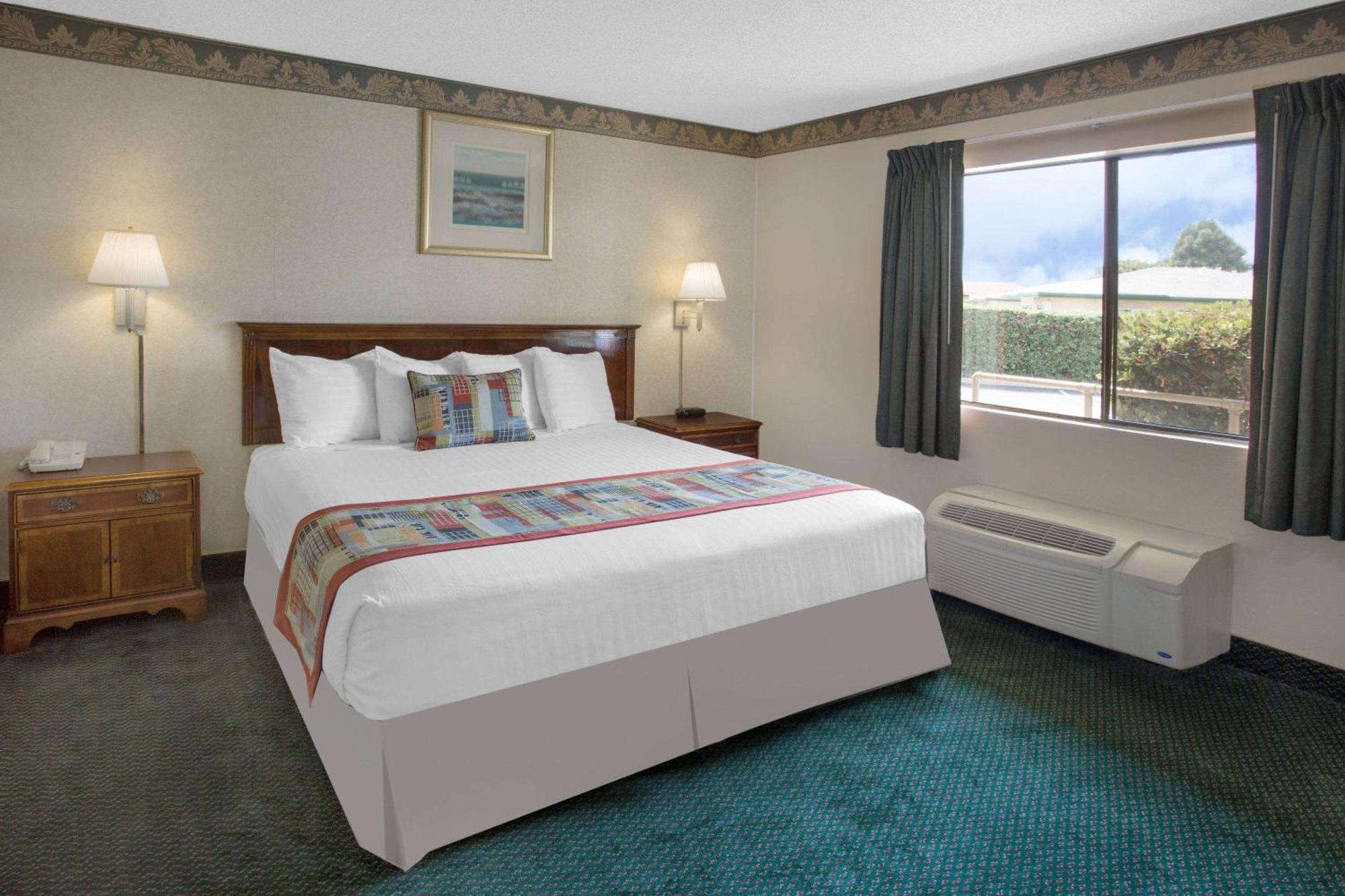 Travelodge By Wyndham Costa Mesa Newport Beach Hacienda Екстер'єр фото